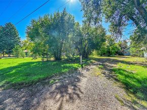 765 Emerald Lane, Lakewood CO 80214