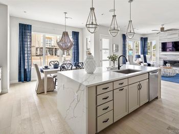 888 S Valentia Street