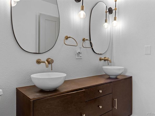 690 S Newark Court, Aurora CO 80012