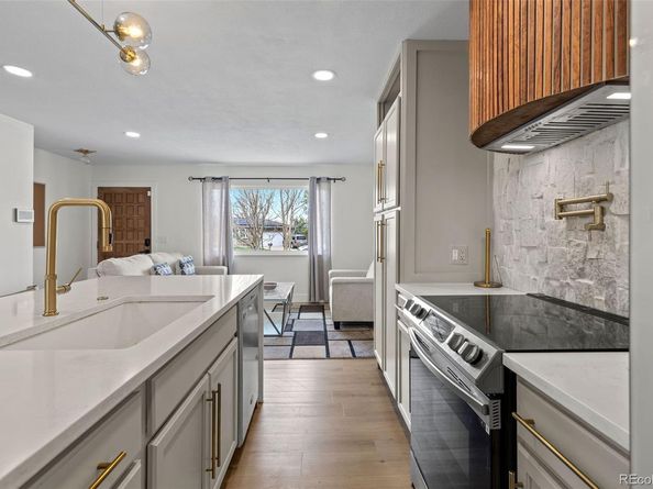 690 S Newark Court, Aurora CO 80012