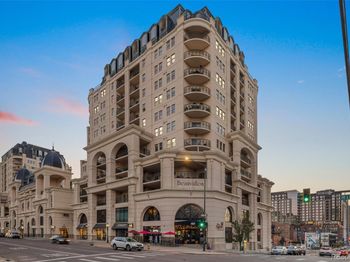 975 N Lincoln Street