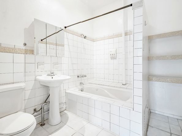 64-07 68th Avenue, Queens NY 11385