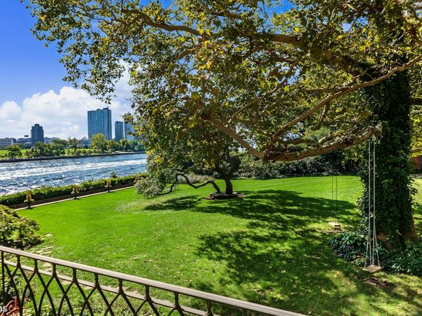 6 Sutton Square, New York NY 10022