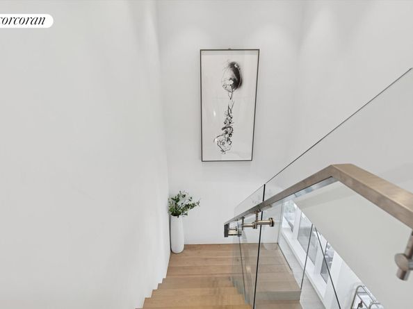 150 East 23rd Street 17A, New York NY 10010
