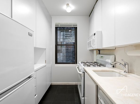 349 East 49th Street 2B, New York NY 10017