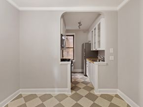 415 Ocean Parkway 3G, Brooklyn NY 11218