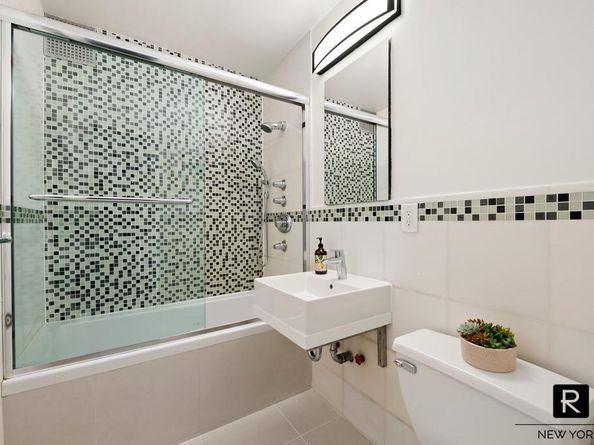 2 Charlton Street 9B, New York NY 10014