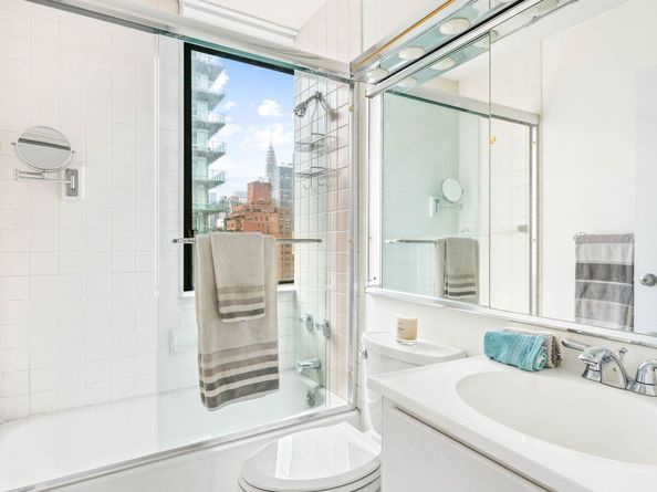300 East 54th Street 15C, New York NY 10022