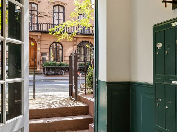 23 West 12th Street, New York NY 10011
