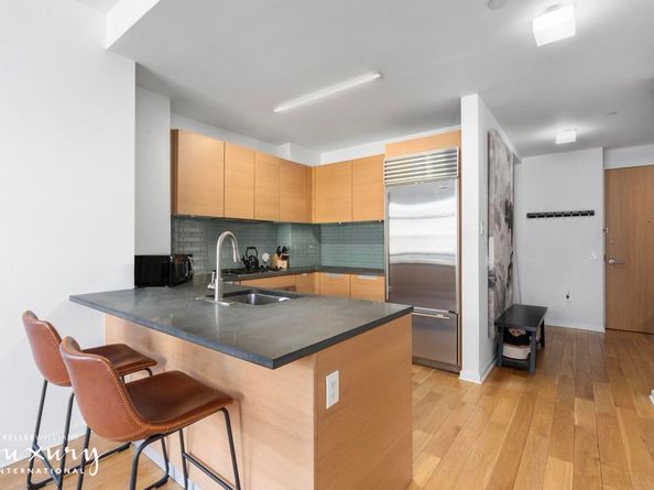 310 West 52nd Street 5J, New York NY 10019