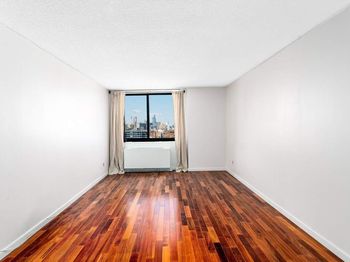 376 Broadway
