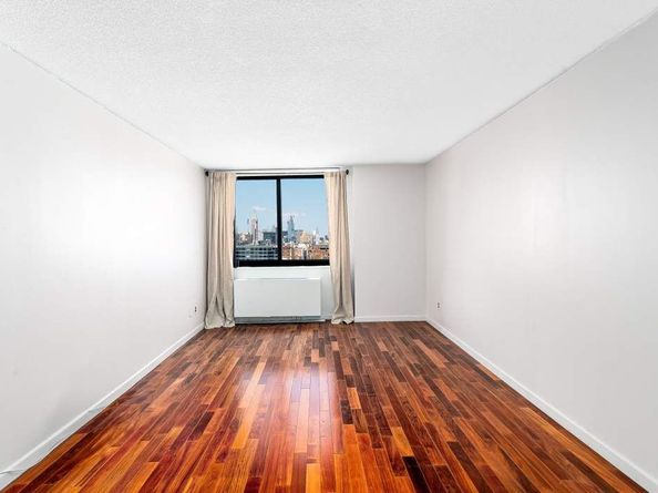 376 Broadway 18E, New York NY 10013