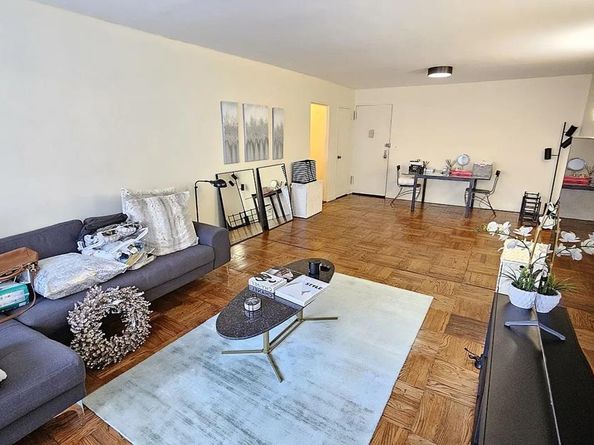 150 East 61st Street 2D, New York NY 10065