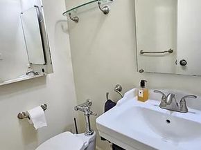 150 East 61st Street 2D, New York NY 10065