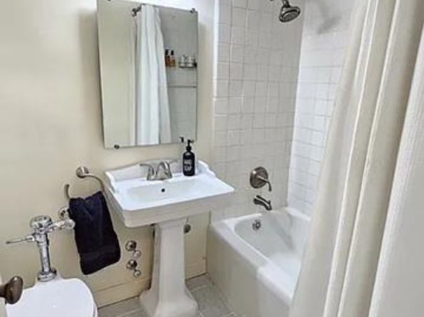 150 East 61st Street 2D, New York NY 10065