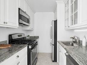 245 East 25th Street 15B, New York NY 10010