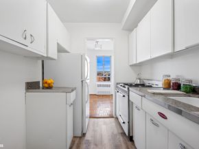 60 Remsen Street 10C, Brooklyn NY 11201