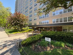 135 Ocean Parkway 6H, Brooklyn NY 11218