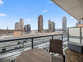 5-49 Borden Avenue J6, Queens NY 11101