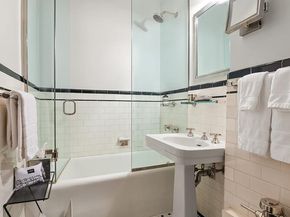 81 Irving Place 11A, New York NY 10003