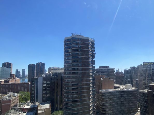 305 East 24th Street 20G, New York NY 10010
