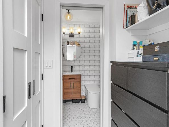 305 East 24th Street 20G, New York NY 10010