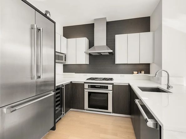 247 West 46th Street 4104, New York NY 10036