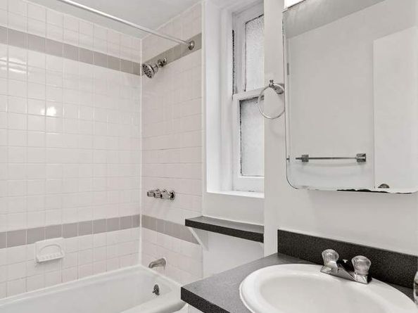 140 West 71st Street 5A, New York NY 10023