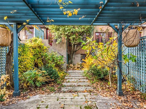 40 Slocum Crescent, Queens NY 11375