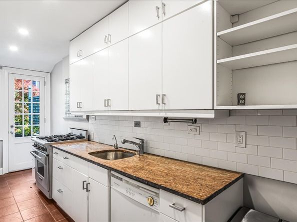 40 Slocum Crescent, Queens NY 11375