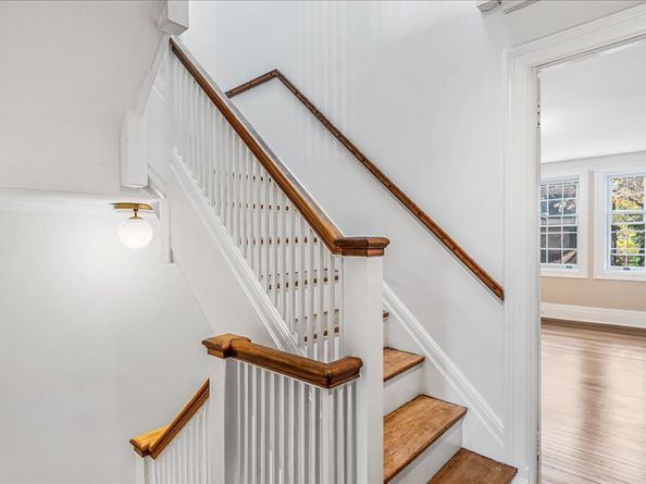 40 Slocum Crescent, Queens NY 11375