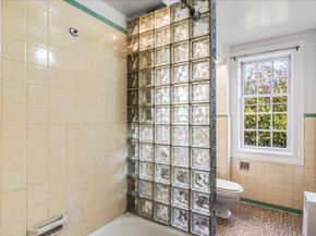 40 Slocum Crescent, Queens NY 11375