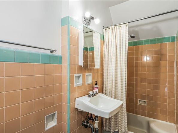 40 Slocum Crescent, Queens NY 11375