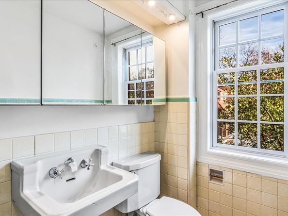 40 Slocum Crescent, Queens NY 11375