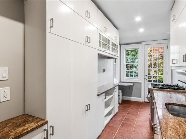 40 Slocum Crescent, Queens NY 11375