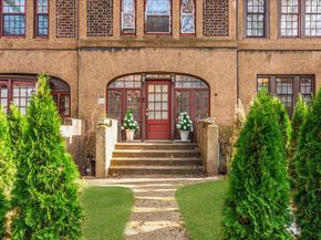 40 Slocum Crescent, Queens NY 11375