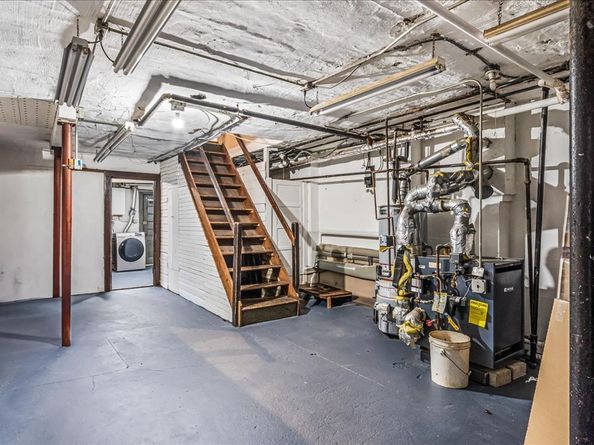 40 Slocum Crescent, Queens NY 11375