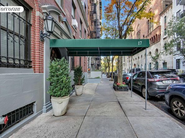 17 West 64th Street 2E, New York NY 10023
