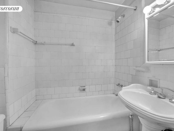 17 West 64th Street 2E, New York NY 10023