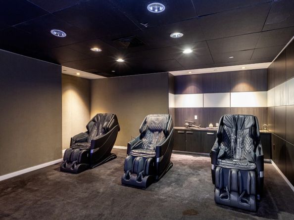 247 West 46th Street 2103, New York NY 10036