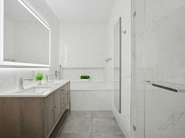 247 West 46th Street 2103, New York NY 10036