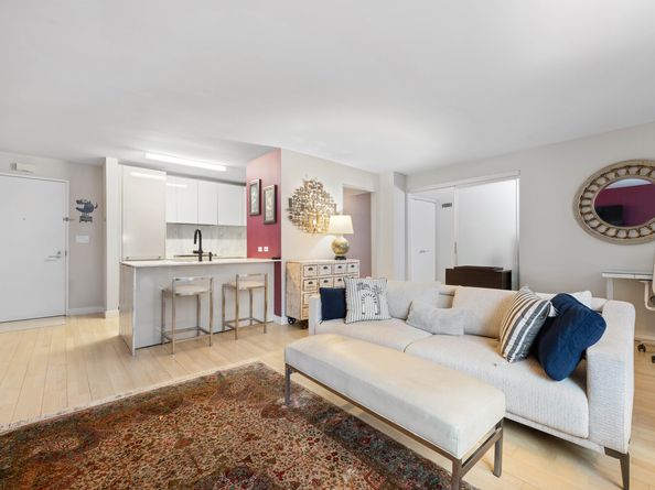 322 West 57th Street 32Q, New York NY 10019