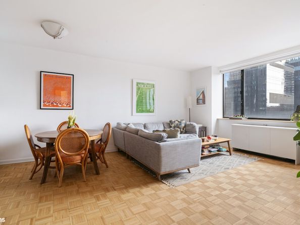 30 West 61st Street 25B, New York NY 10023