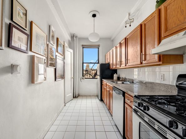 535 West 110th Street 11B, New York NY 10025