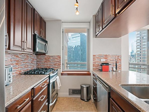 500 West 43rd Street 21B, New York NY 10036