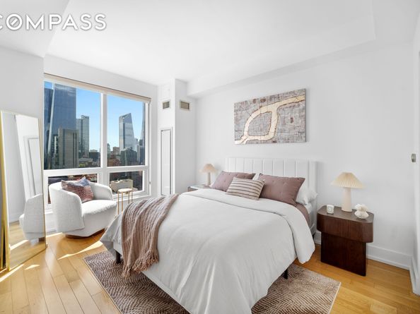 350 West 42nd Street 27K, New York NY 10036