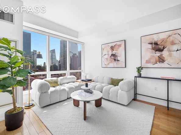 350 West 42nd Street 27K, New York NY 10036