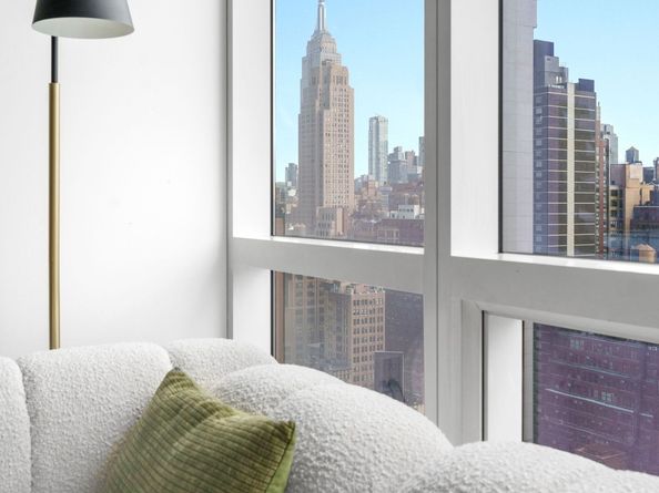 350 West 42nd Street 27K, New York NY 10036