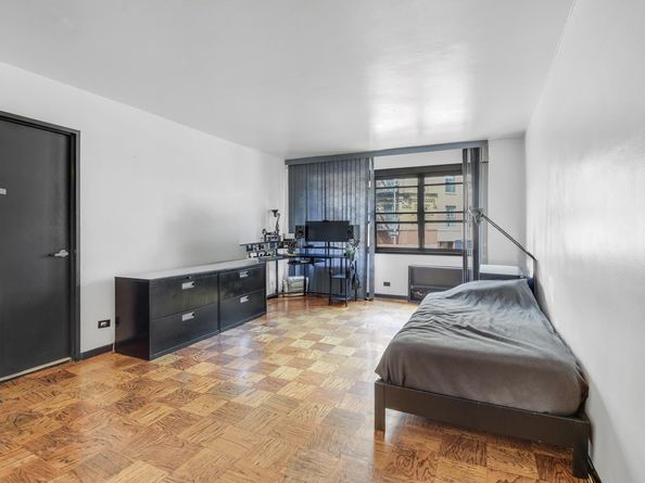 31 Jane Street 2H, New York NY 10014