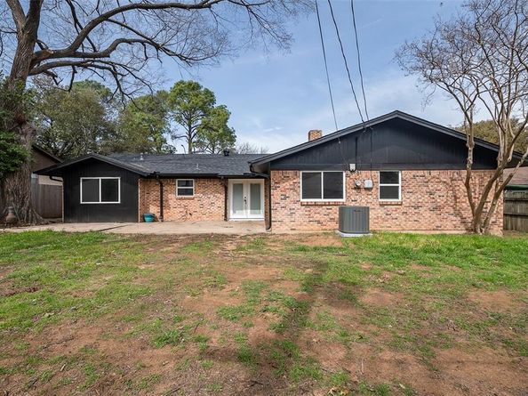 1710  Brooks Drive , Arlington Texas 76012